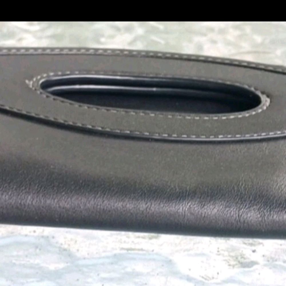 Black Leather Shoulder Bag with Gold Chain - Picture 4 of 7